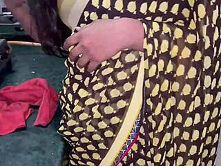 Bhabhi's kitchen pussy quench