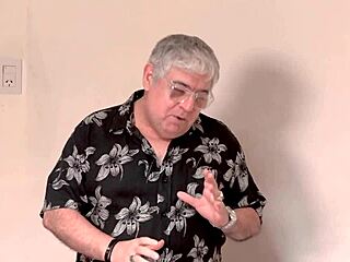 老公带性爱大师教新干逼技巧