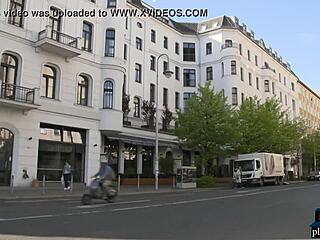 撕掉内衣秀出巨乳！