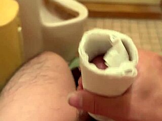 Japanese Amateur Woman Masturbates Solo in Intimate Scene