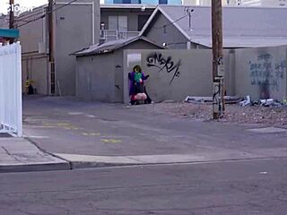 Harley Quinn fucks Joker's huge cock in cosplay