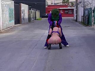 Harley Quinn fucks Joker's huge cock in cosplay