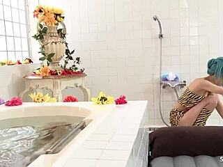 Skinny Japanese masseuse gets creampie