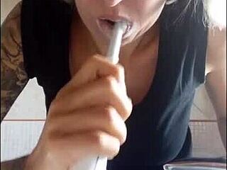 i love fillin my mouth wit toothpaste like chantal