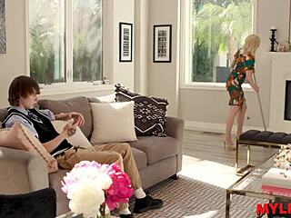 我突然想穿热辣女仆装猛干学校男生