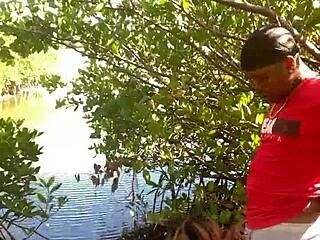 Quick Beach Deepthroat!