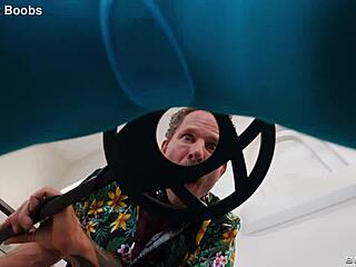 Booty detection with Avery Jane's bubble butt anal deepthroat