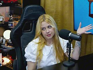 hey, check out ninfeta viamms rating ruan's tool and giving it a good score, did she really like his thing? - pépum no barraco