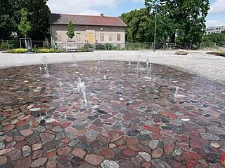 德国街拍瘦熟女梅丽莎·罗斯无套粗暴试镜射屁股