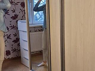 嘿卡衣柜里了快给我热辣口爆吧？