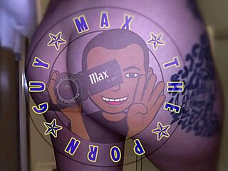 大屁股大奶黑妞给巨黑屌湿漉口交！