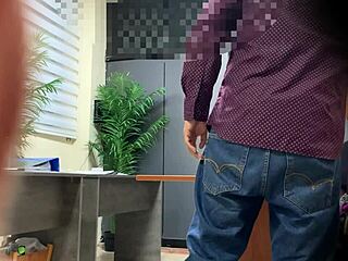 Universitaria Nataly haciendo practicas de derecho en la facultad de u cat�lica de chile camara espia