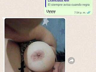 Mi madrastra se pone caliente por chat