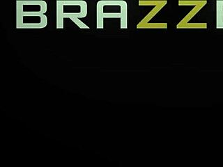 巨乳拉丁妹深喉奶交勒脖射精内衣诱惑