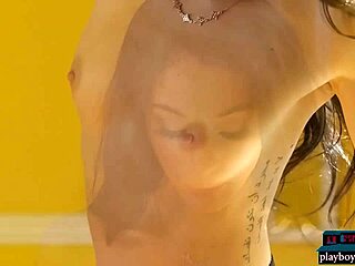 Milf model Jeana Turner reveals big ass in softcore striptease