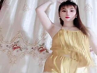 hey, isn't this viet teen dancing on bigo super hot?