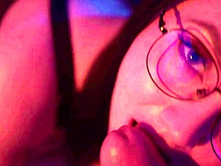 变态男尿脸美熟女后爆菊巨屌征服