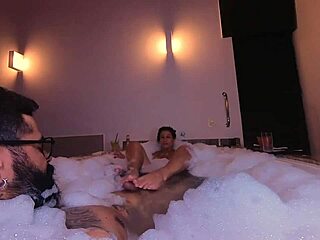 fudendo a gostosa da marybutt na hidro com cunilingus molhado