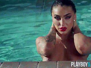 大屁股玩女郎Emjay Rinaudo诱人脱光自玩屁眼