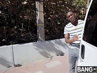 Petite Elise London takes Jonathan Jordan's anal pounding