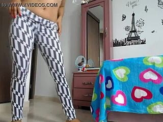 Big Ass Fitness Model Squats In Tight Leggings Shaking Booty!