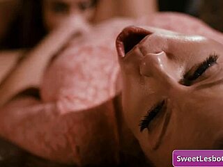 Britney Amber和Sabina Rouge狂舔毛逼女同高潮喷