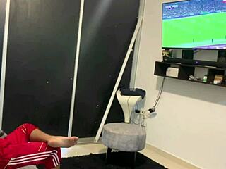 瘦拉丁妹迷你裙传教士骑老屌脏话吐唾