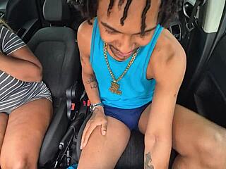 茱莉巴第一次小穴猛干车震内射狂欢！